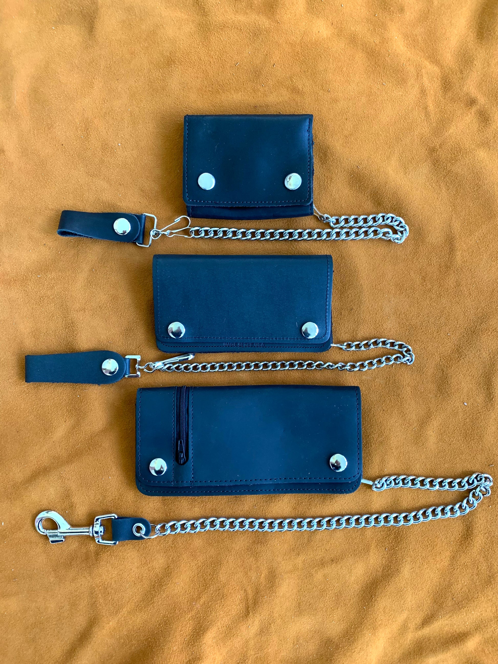 Classic Bi-Fold Leather Chain Wallet